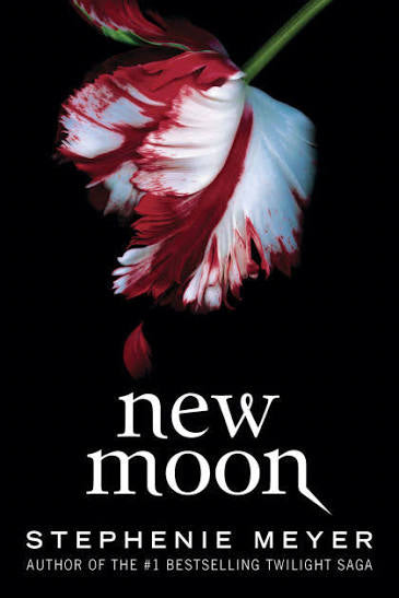 New Moon by Stephenie Meyer (paperback)